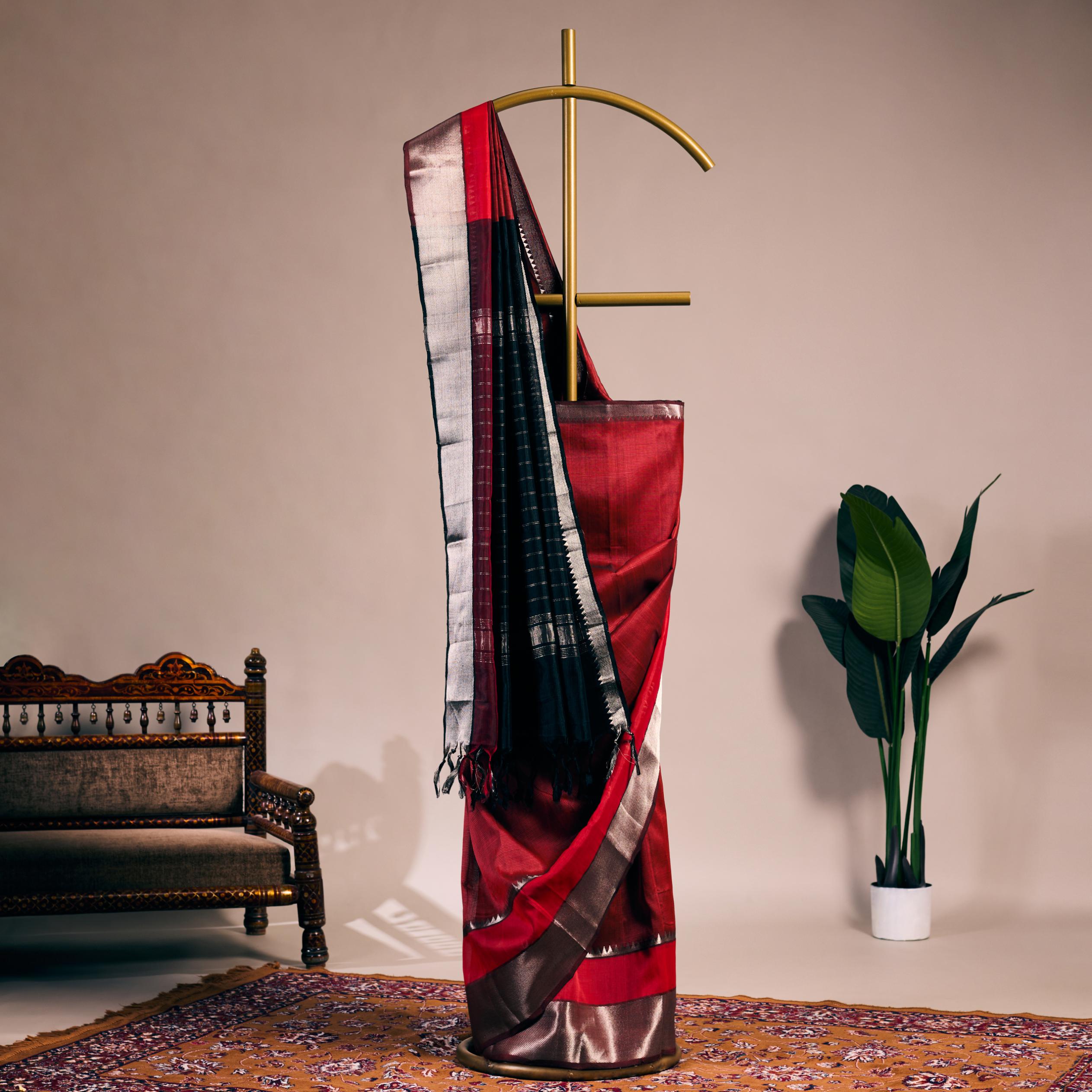 Red & Silver Mangalagiri Pattu Handloom Saree - Image 2